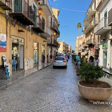 Via Roma 35 アパート モンレアーレ