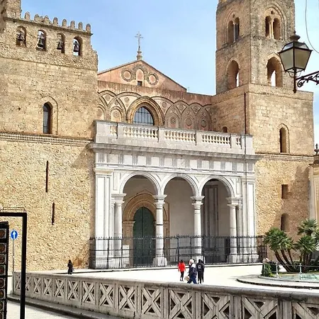 Via Roma 35 モンレアーレ